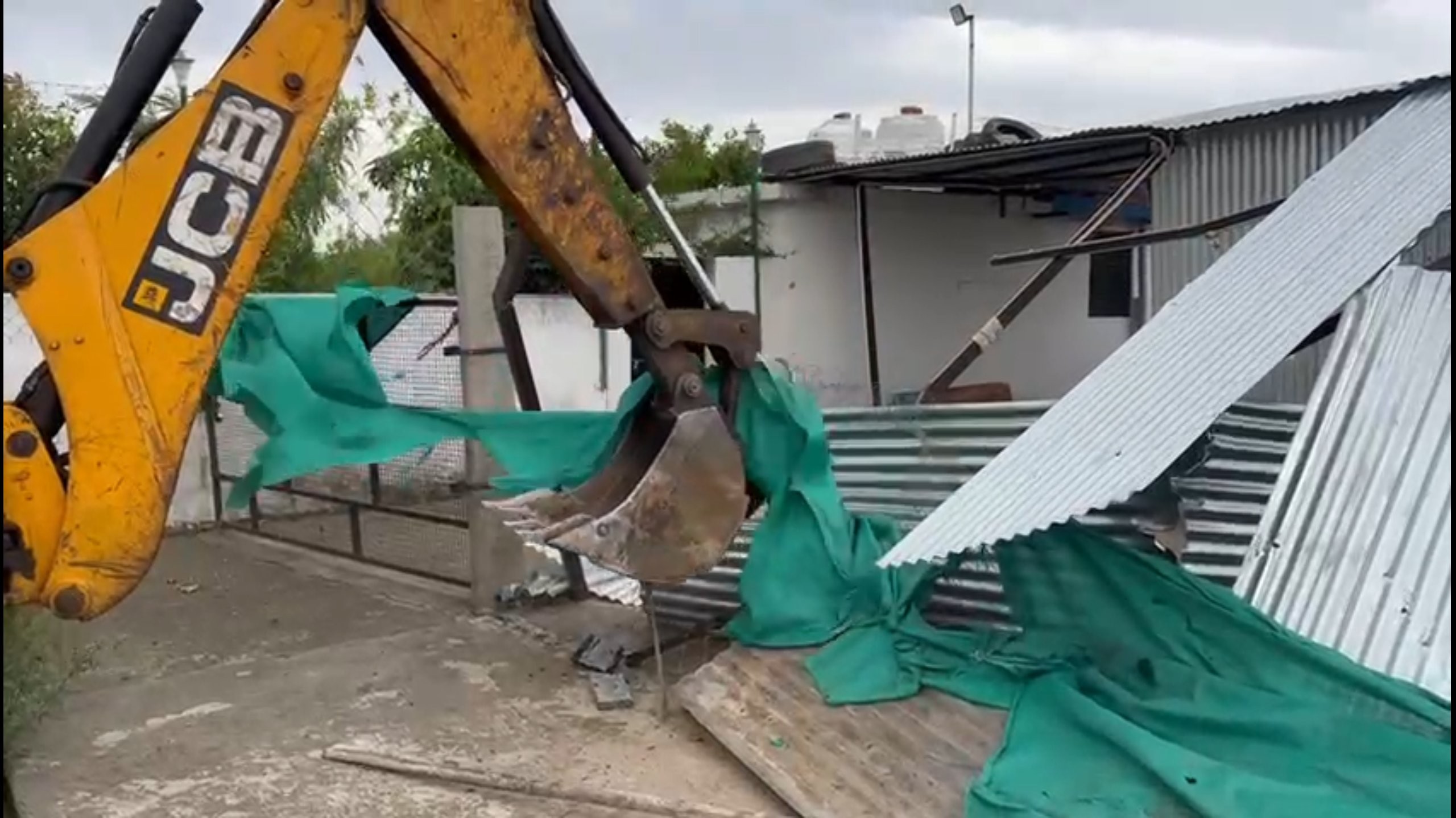 राजावास में अतिक्रमण पर चला जेडीए का पीला पंजा    30 फीट सड़क पर किया गया था कि अतिक्रमण